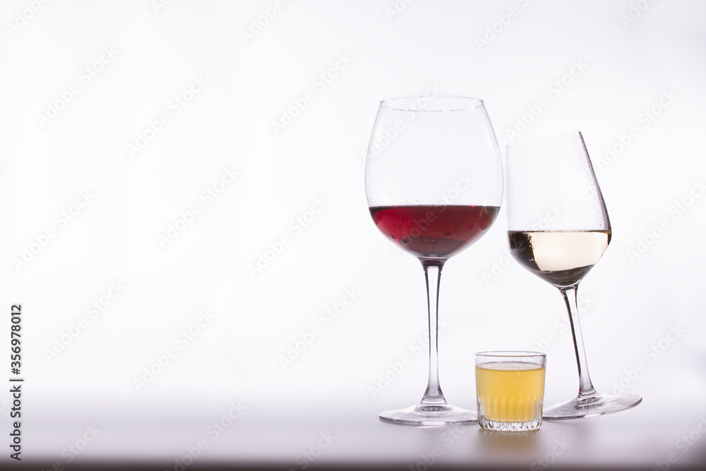 wine glasses simulating family wine glasses simulating family