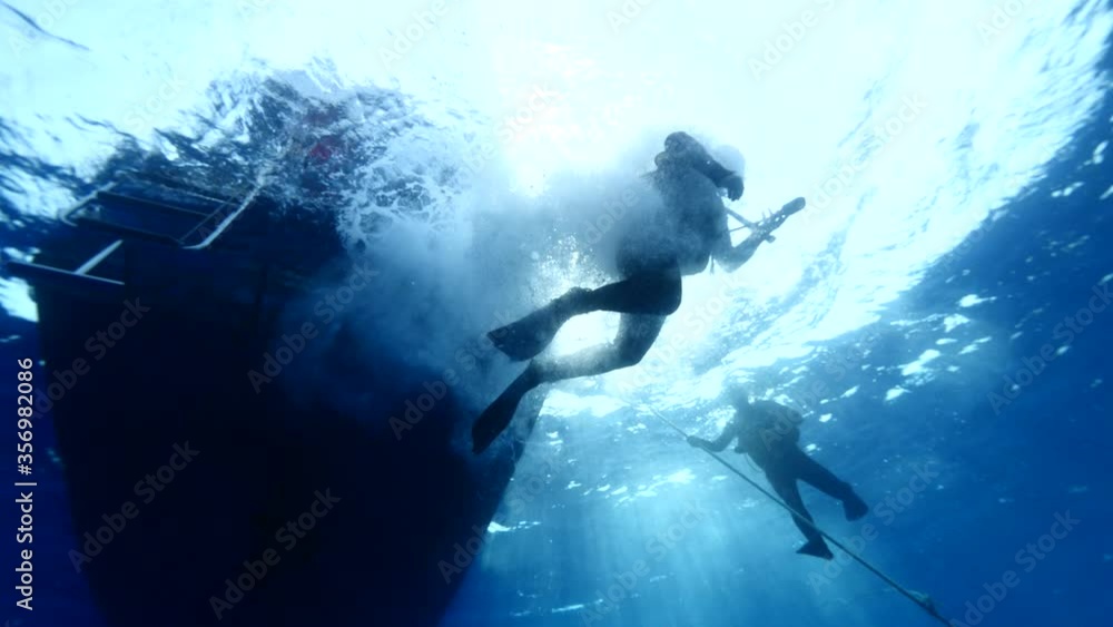boat underwater scuba diver jumps into water ocean scenery Stock ビデオ Adobe Stock
