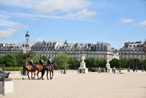 A cheval au jardin des Tuileries    Paris  France