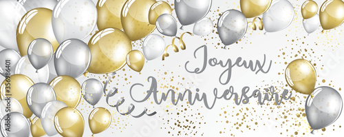 carte ou bandeau sur joyeux anniversaire en gris avec des ballons, serpentins et paillettes en argent or et blanc sur un fond blanc