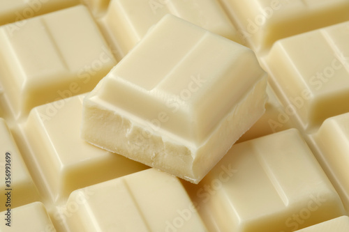  Pieces of white chocolate