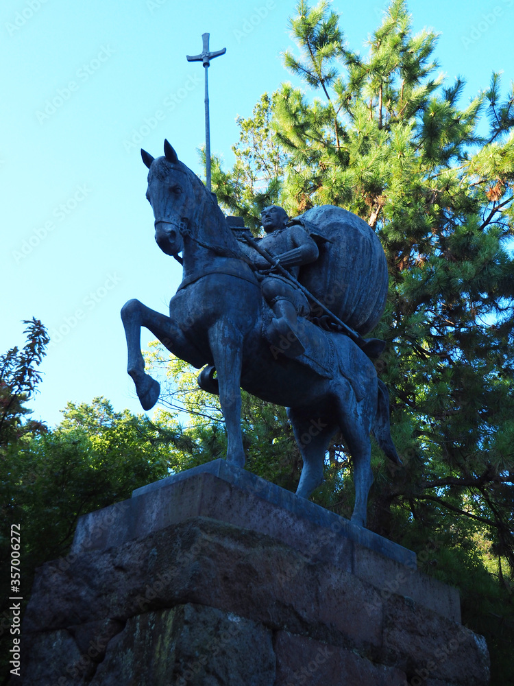 Fototapeta premium 金沢 尾山神社 前田利家公像 sculpture of Toshiie Maeda in Oyama Shrine, Kanazawa, Ishikawa, Japan