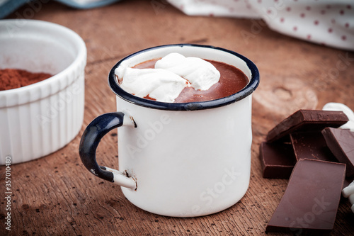 Hot chocolat with marshmallows on a rustic wooden table