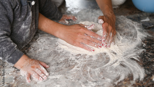 mom teaches to bake dough at home