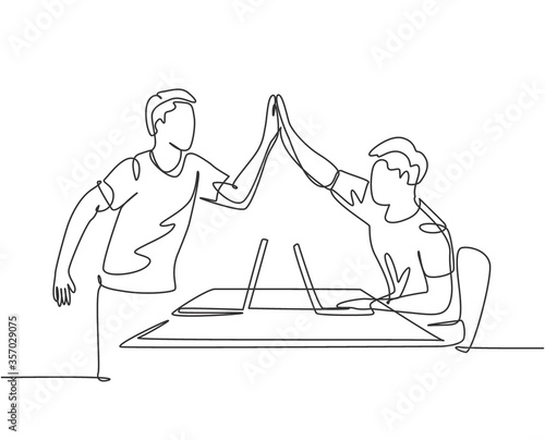 One line drawing of young happy start up founders celebrating their successive goal at the business meeting with high five gesture. Business deal concept continuous line draw design illustration