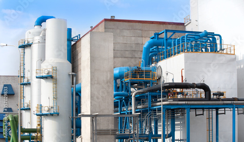 Air-separating factory for producing industrial gases, blue pipes