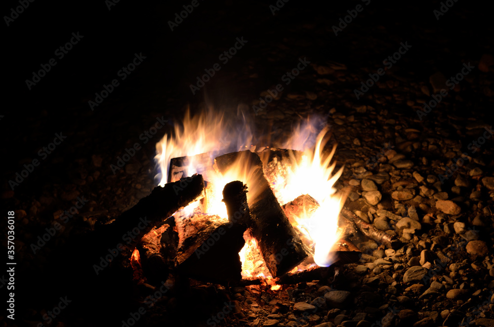 Fototapeta premium warm and cozy campfire in night