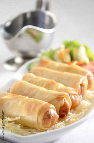 spring roll, serve with garnish and sauce