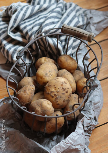 Kartoffeln im Korb.