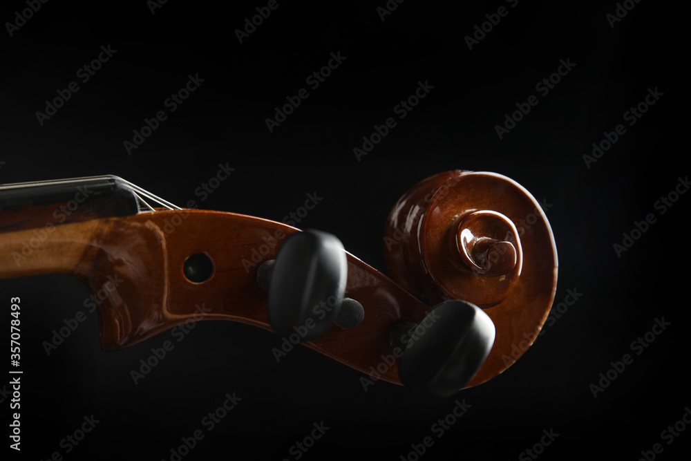 Fototapeta premium Beautiful violin on black background, closeup view