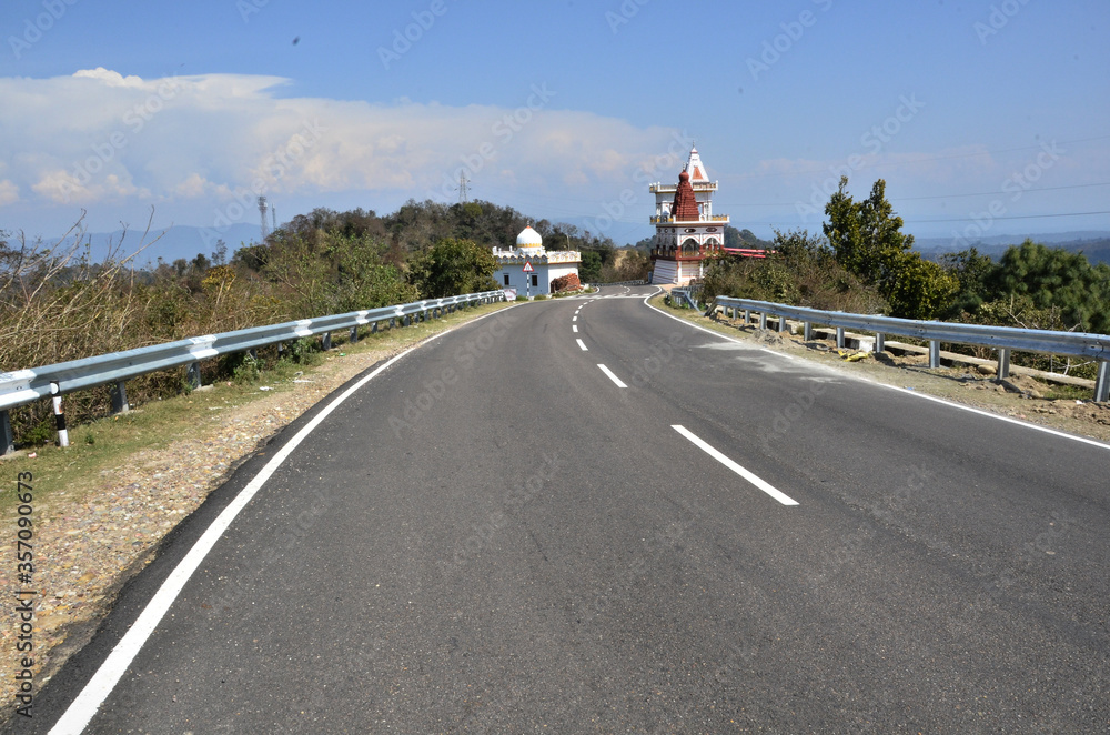 Fototapeta premium Road Side Hindu Templel Beautiful View