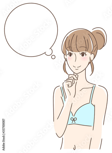笑顔で想像する女性