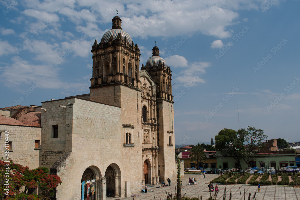 Catedral de Oaxaca, por una tarde mirar pasar la gente 