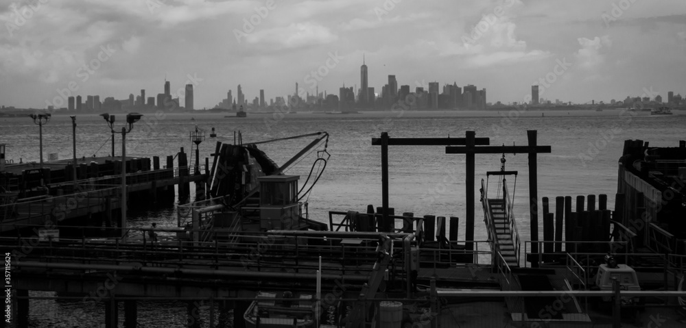 Fototapeta premium New York skyline view from Staten island. Black and white