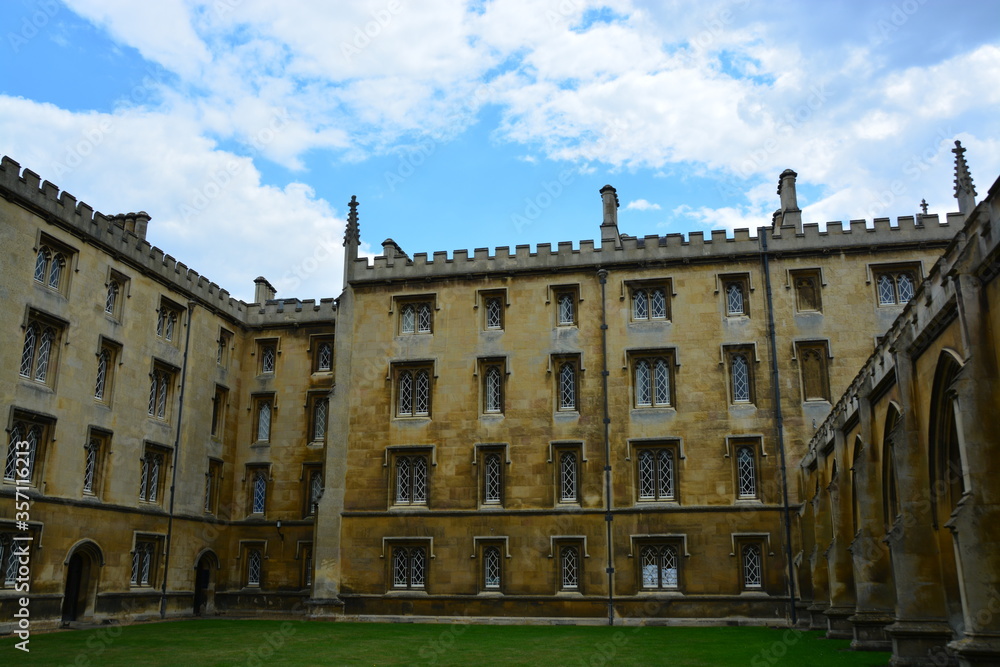 ケンブリッジ大学のセント・ジョンズ・カレッジ StockFoto Adobe Stock