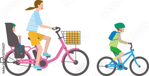 子乗せ電動アシスト自転車に乗る親子