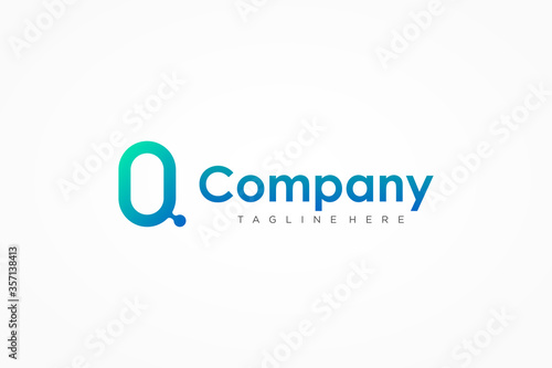 Initial Letter Q Logo. Blue Green Ellipse Style Linked with Dot Liquid isolated on White Background. Usable for Business and Technology Logos. Flat Vector Logo Design Template Element.