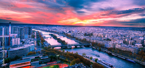 Fototapeta Naklejka Na Ścianę i Meble -  sunset over the city