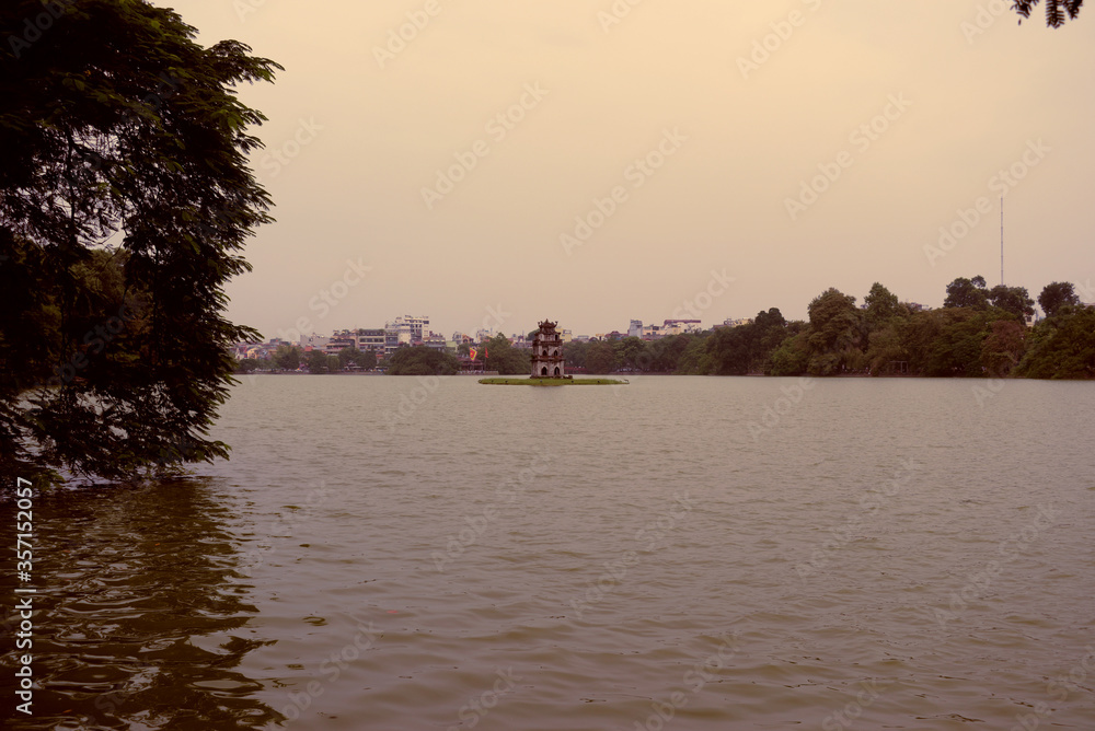 Naklejka premium Hoan Kiem lake