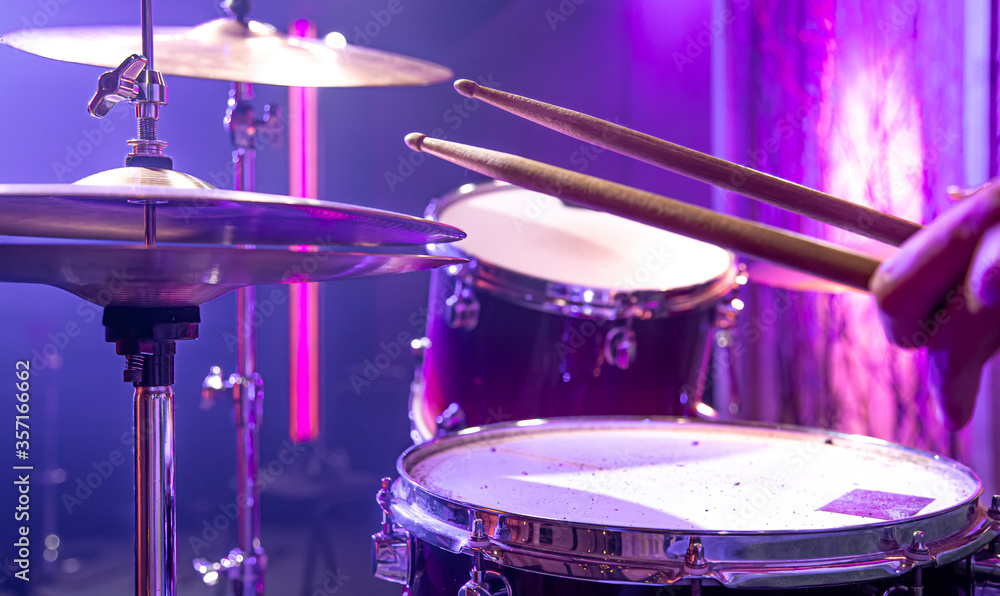 Obraz premium Drum kit, drums in the Studio on a beautiful background.