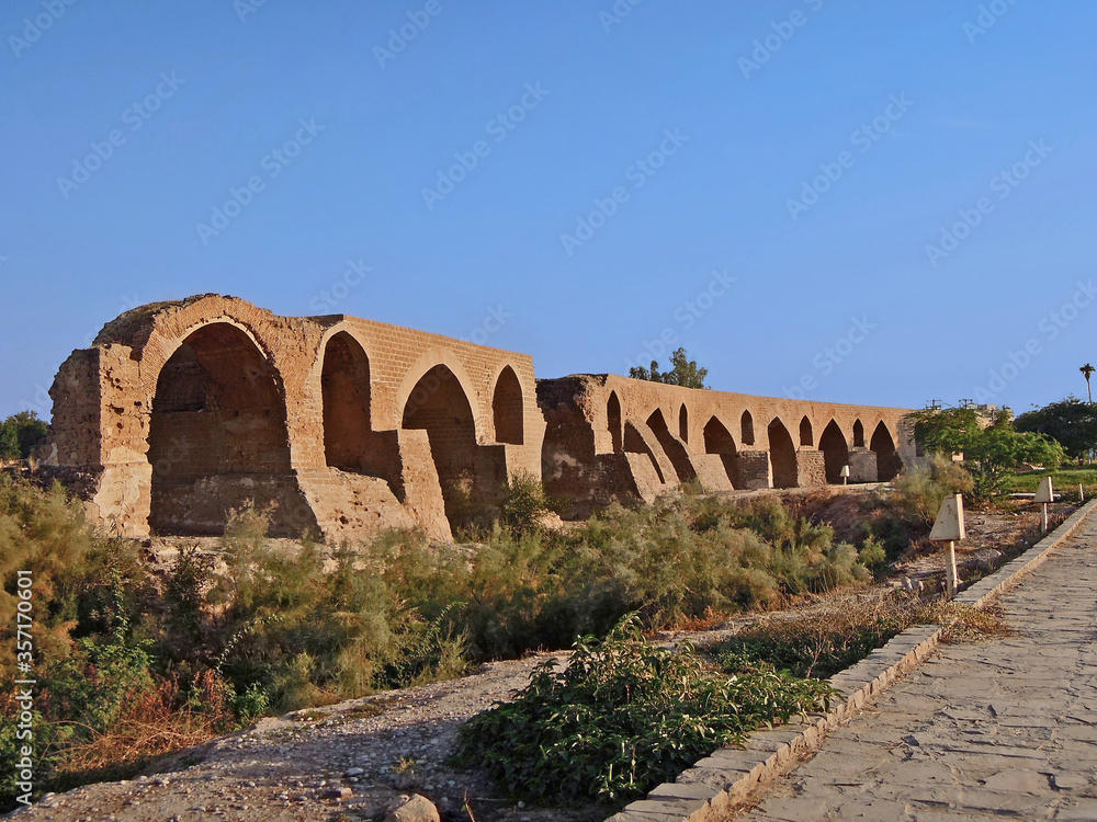 Remains of Band-e Kaisar or Bridge of Valerian, ancient arch bridge, Shushtar, Iran. Total length of overflow dam about 500 m. Now included in UNESCO World Heritage List. Main tourist object in city