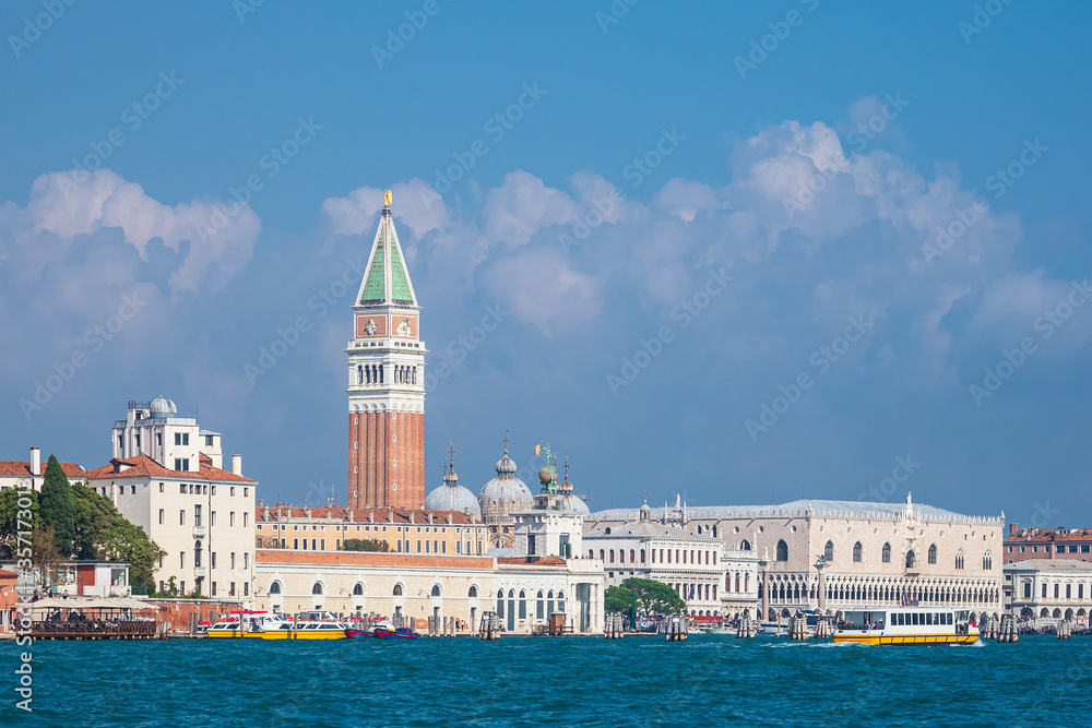 Blick auf historische Gebäude in Venedig, Italien