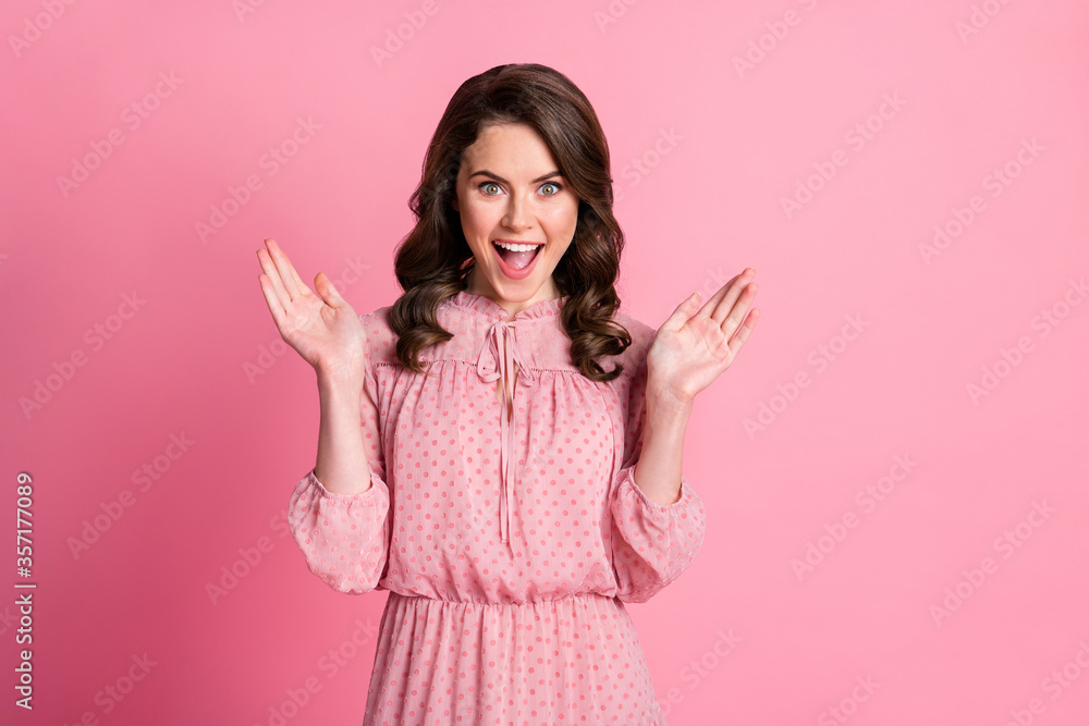 Portrait of astonished girl get wonderful gift present event party impressed enjoy rejoice scream wear polka-dot clothes isolated over pastel color background