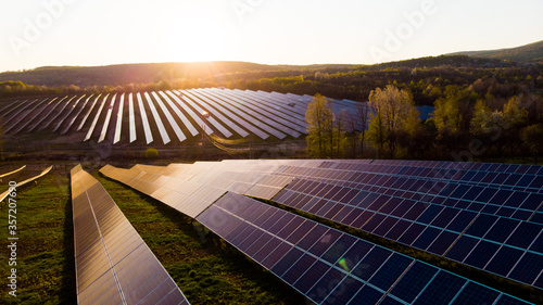 Power plant using renewable solar energy with sun