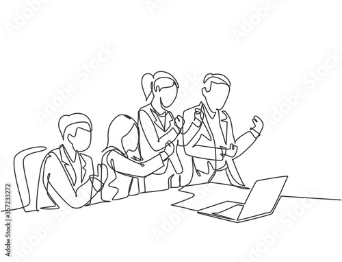 One single line drawing of young happy business man and business woman celebrate their success to deal a new business contract. Business meeting concept continuous line draw design vector illustration