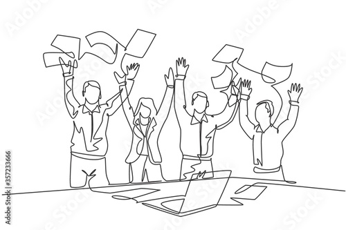 One single line drawing of young male and female stockbroker celebrate their success win on the stock exchange. Stock exchange business concept continuous line draw graphic design vector illustration