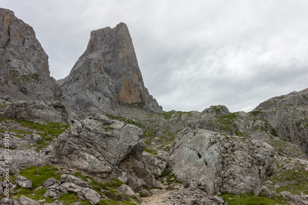 Naranjo de Bulnes mountain in Asturias (Spain) Naranjo de Bulnes mountain in Asturias (Spain)