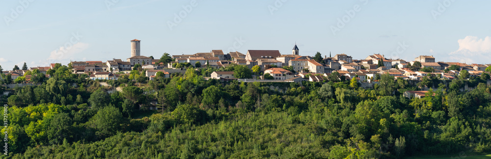 Panorama du village de Puymirol, Lot-et-Garonne, France