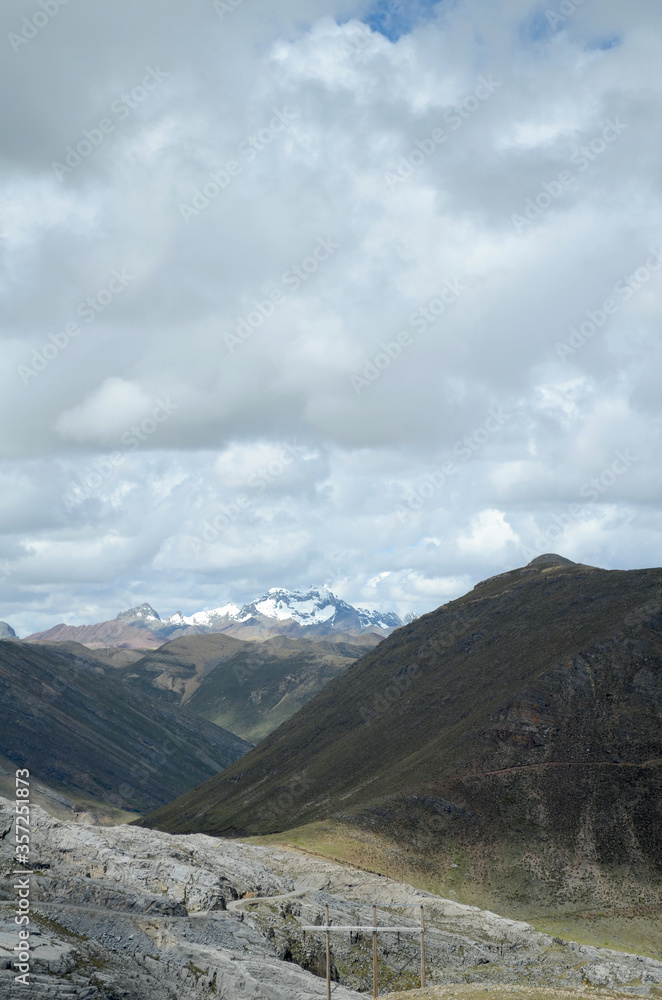 Fototapeta premium beautiful landscape on the roads of peru 
