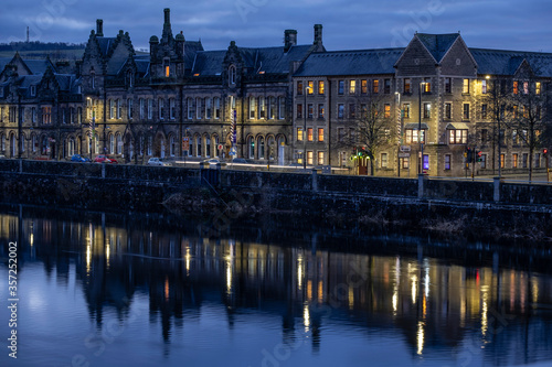 casas tipicas frente al río Tay, Perth, condado de Perth and Kinross, Highlands, Escocia, Reino Unido