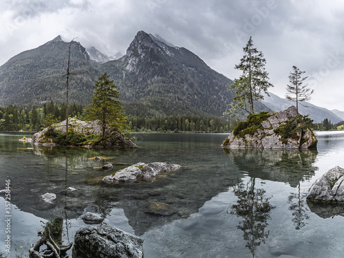 Hintersee schönster Bergsee in Bayern, Wandern Deutschland photo