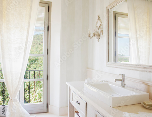 Fototapeta Naklejka Na Ścianę i Meble -  Luxury bathroom