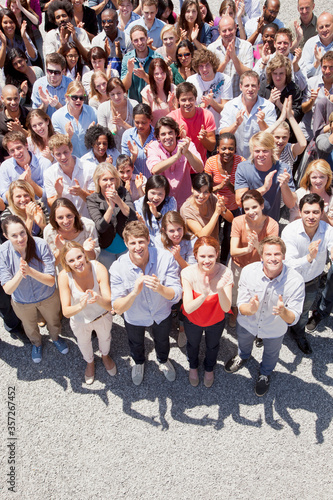Quadro su tela Portrait of smiling crowd clapping