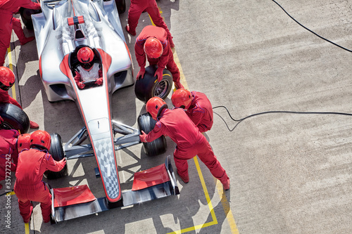Obraz na płótnie Racing team working at pit stop