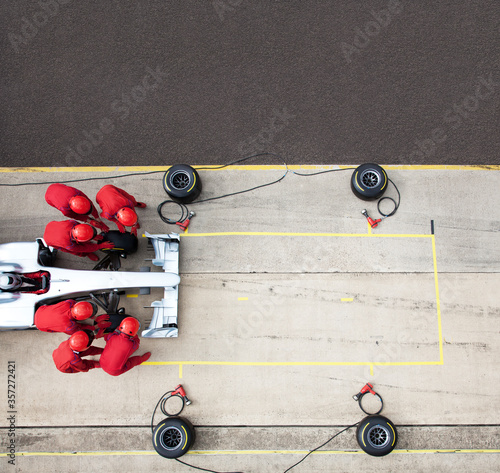 Obraz na płótnie Racing team working at pit stop