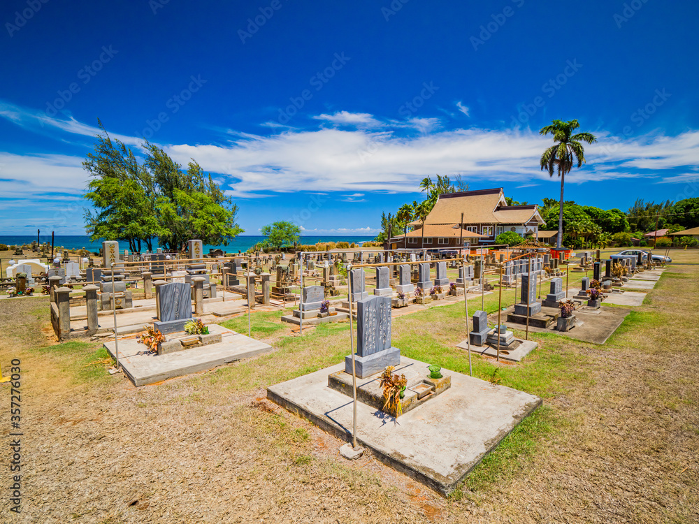 Obraz premium Maui Hawaii - Buddhist Cemetery of Mantokuji Soto Zen Mission, overlooking the Pacific Ocean in Paia. A place of absolute magic for those simply appreciate the religion beauty