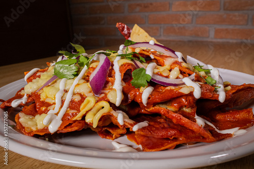 Obraz na płótnie Chilaquiles con frijoles y verdura. w salonie