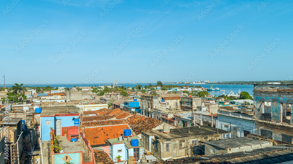 Panorámica de la ciudad de Cienfuegos y su puerto