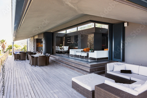 Canvas-taulu Sofa, tables and chairs on modern balcony