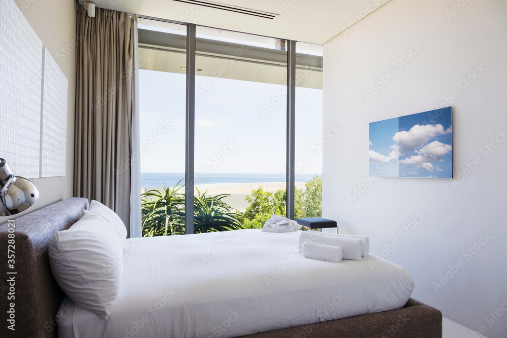 Fototapeta premium Modern bedroom with ocean view