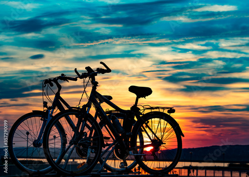 Fototapeta Naklejka Na Ścianę i Meble -  bicycle on sunset