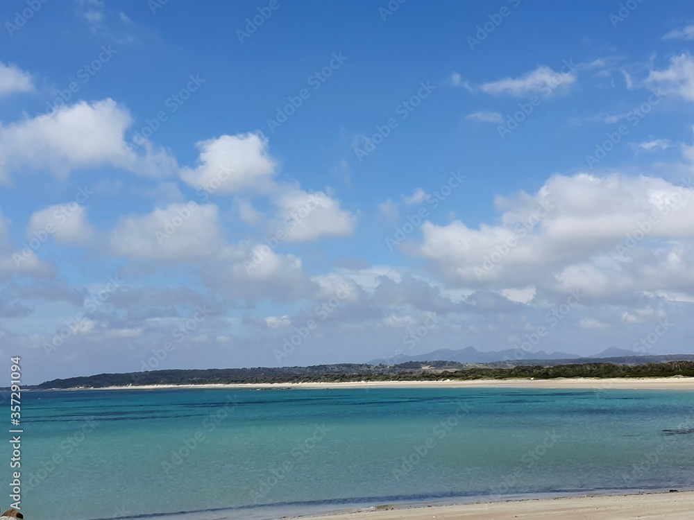 Fototapeta premium tropical beach and blue sky