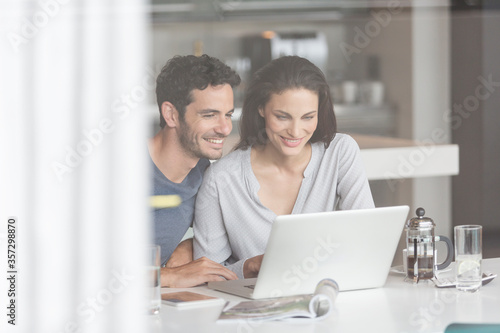 Couple using laptop at table © Astronaut Images/KOTO