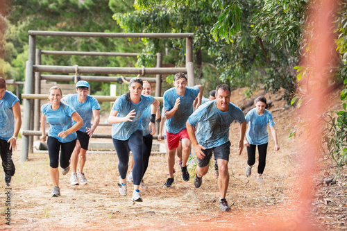 Wall Mural Team running on boot camp obstacle course