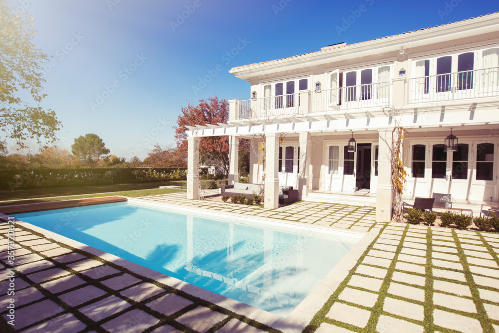 Fototapeta premium Swimming pool outside luxury house