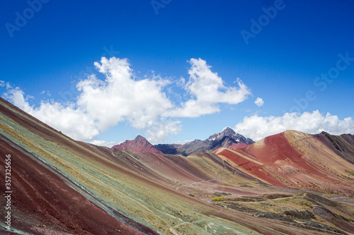 montaña de colores desde la cima, vinicunca rainbow mountain